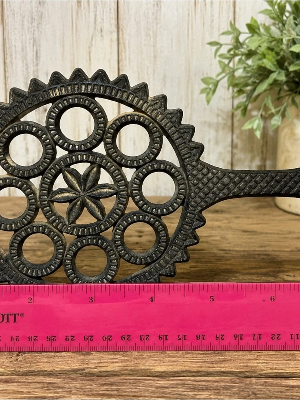 Antique Cast Iron Sad Iron Trivet Rest Handle Starburst Floral Footed c1900-1930